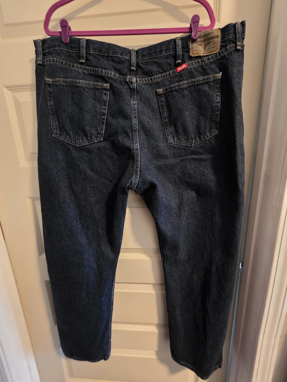 Wrangler Relaxed Fit Men’s Jeans in Dark Blue